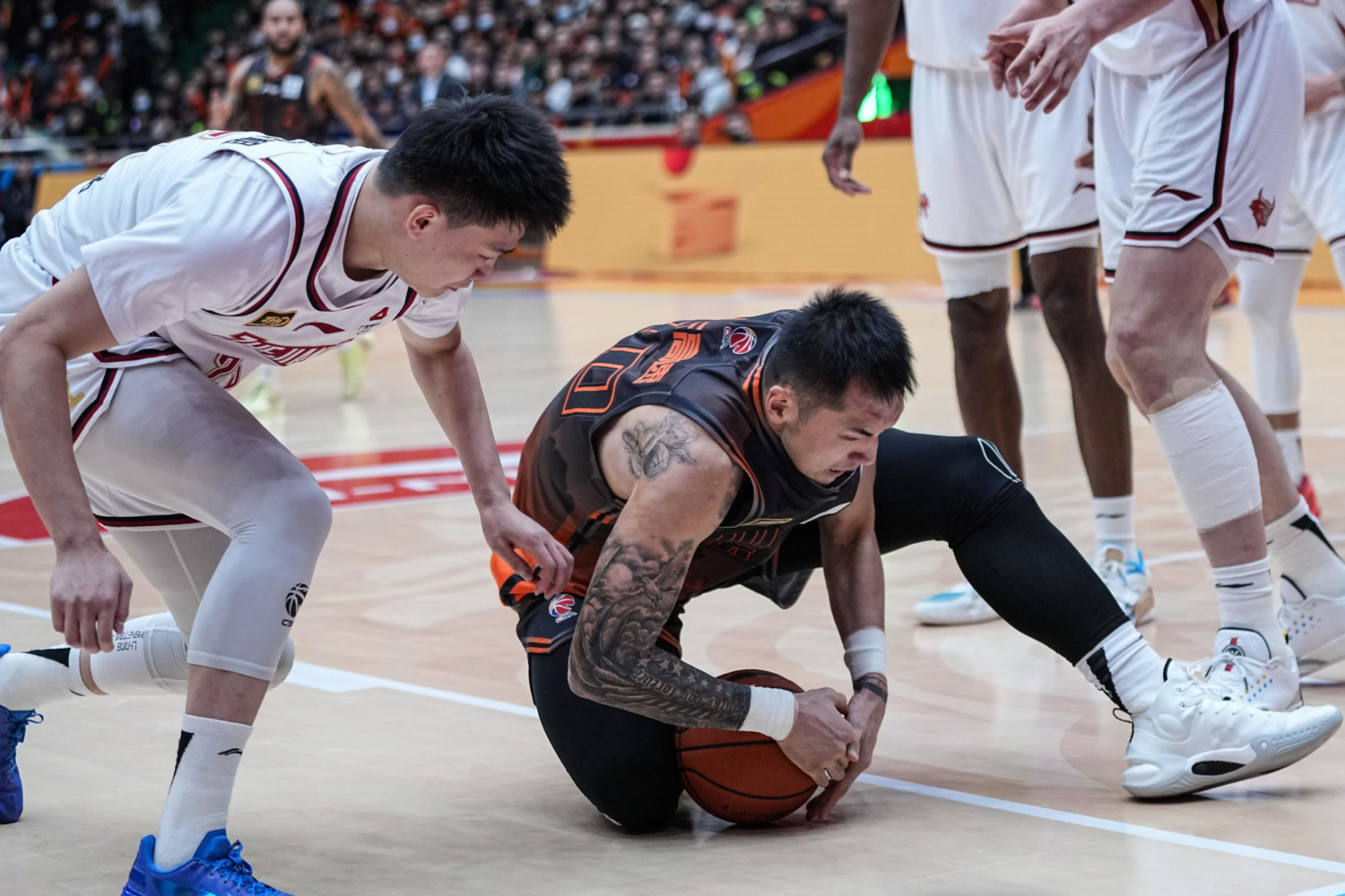 江苏队鏖战山东队，库里高光表现