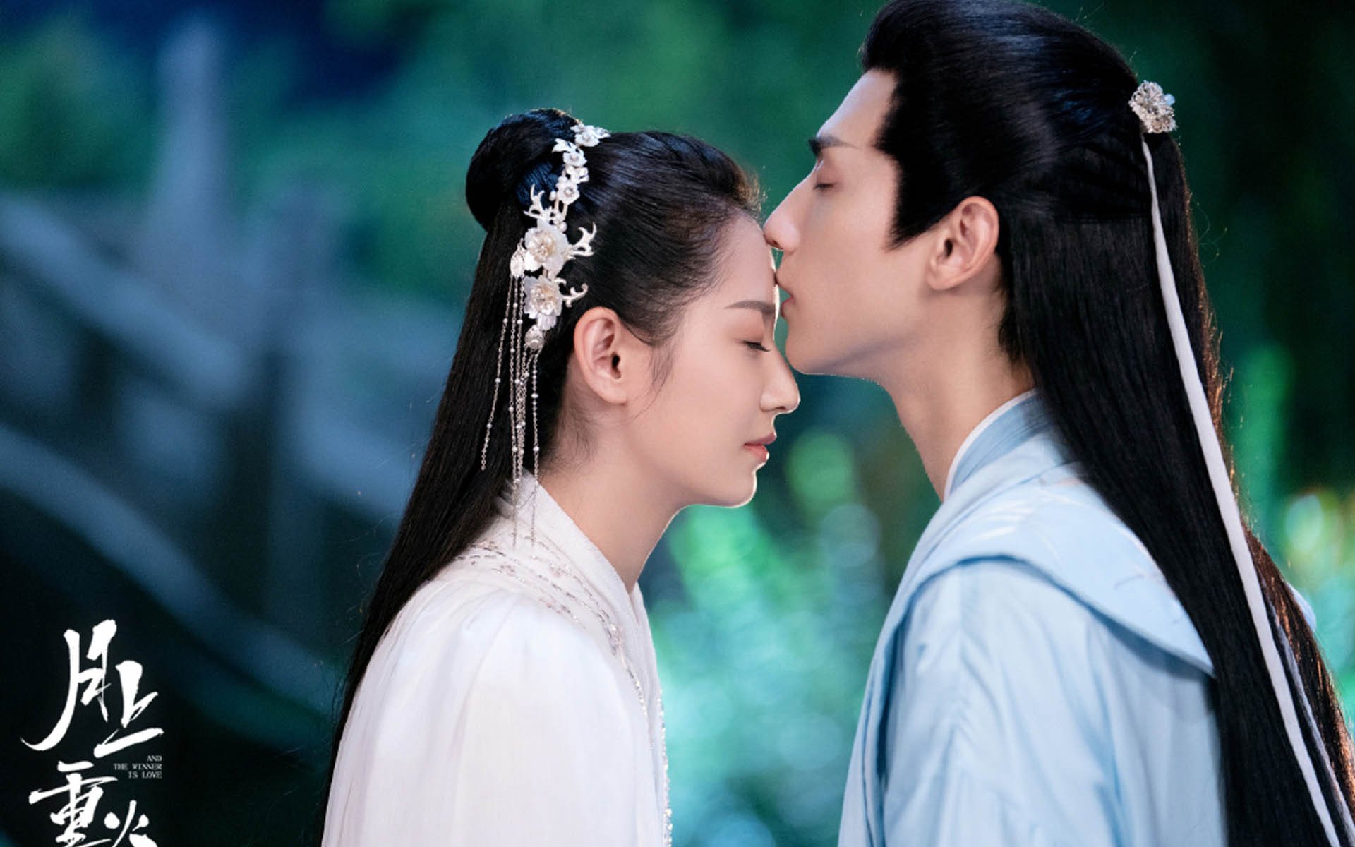 绿茵场之外的焦点战，美加墨世界杯之夜，库里以三分暴雨证明超凡